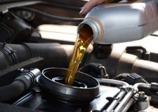 Коли міняти моторне масло? Рекомендації професіоналів